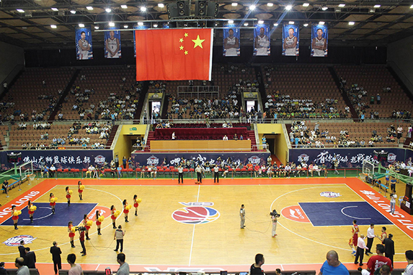 专业篮球场照明系统怎么选？七大洲照明方案解决三大核心痛点